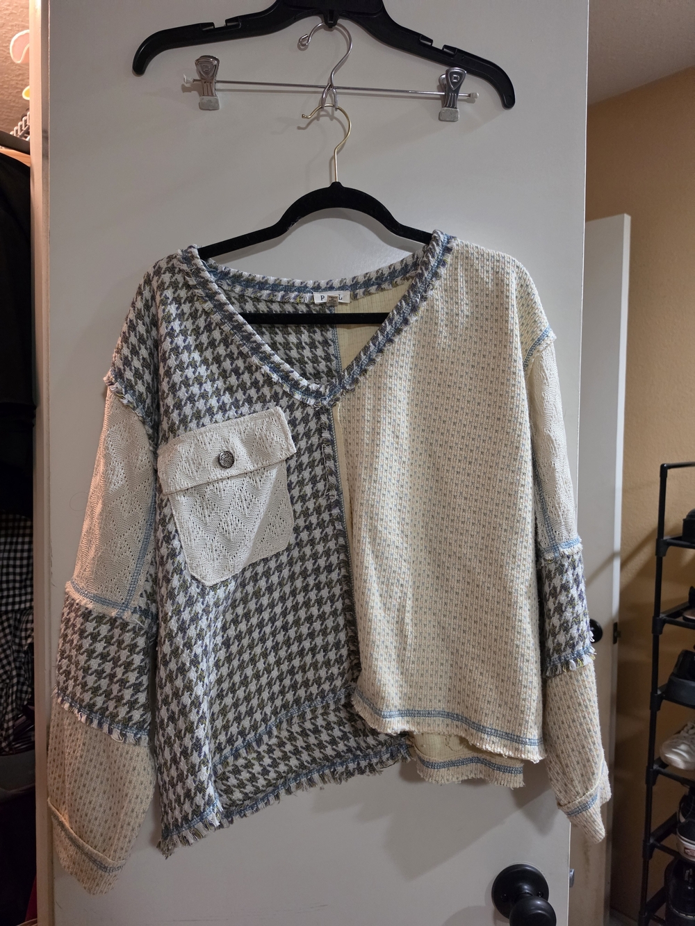 POL Two-Tone Cream & Light Gray Patchwork V-Neck Sweater